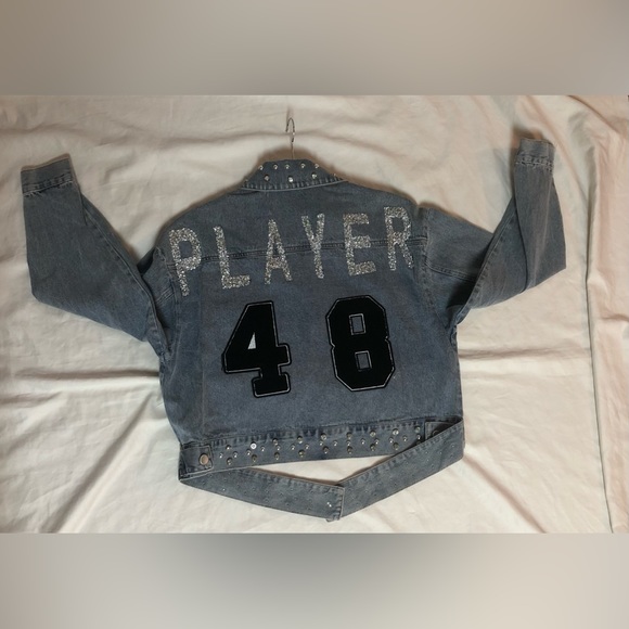 AKIRA PLAYER APPLIQUÉ STUDDED DENIM JACKET SIZE: SMALL - Picture 8 of 9